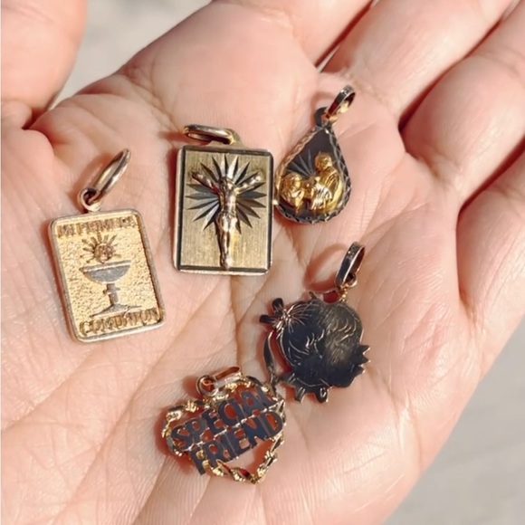 Solid 14k Yellow Gold Mi Primera Comunion Pendant 1st Communion Charm Religious - Picture 5 of 6